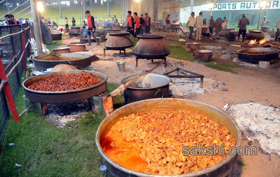 TRS Gvt Organises Iftar Party At LB Stadium - Sakshi15