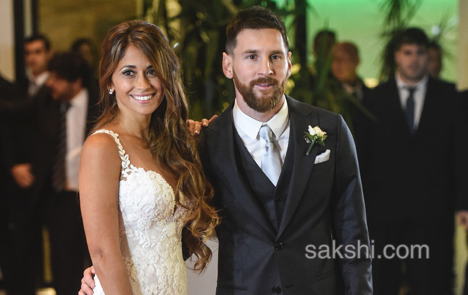 Lionel Messi marries his childhood sweetheart in a ceremony4