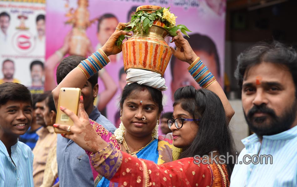 hyderabad bonalu - Sakshi5