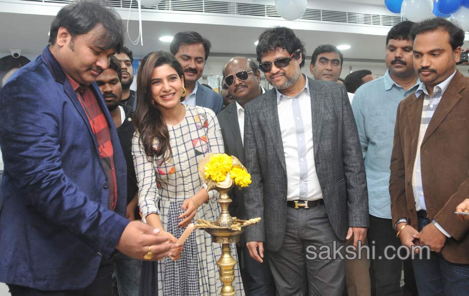 Samantha launches Big C showroom in warangal4