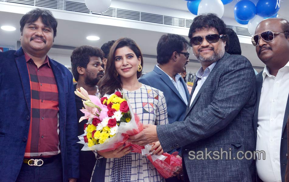 Samantha launches Big C showroom in warangal2