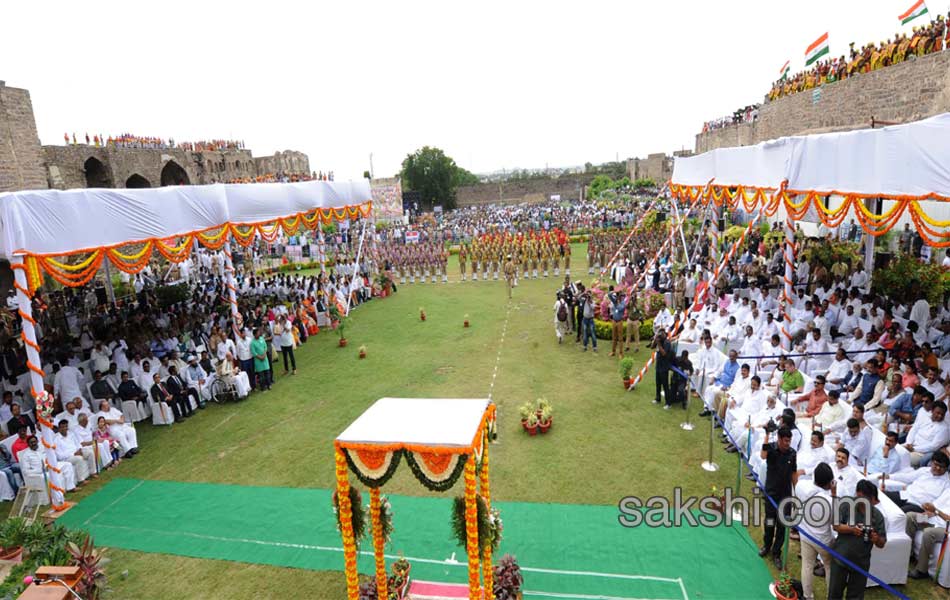 CM KCR unfurls national flag at Golconda Fort - Sakshi8