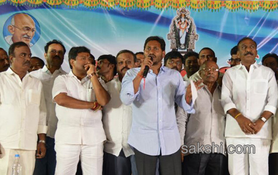 YS Jaganmohan Reddy Aryavishya meet in Nandyal - Sakshi5