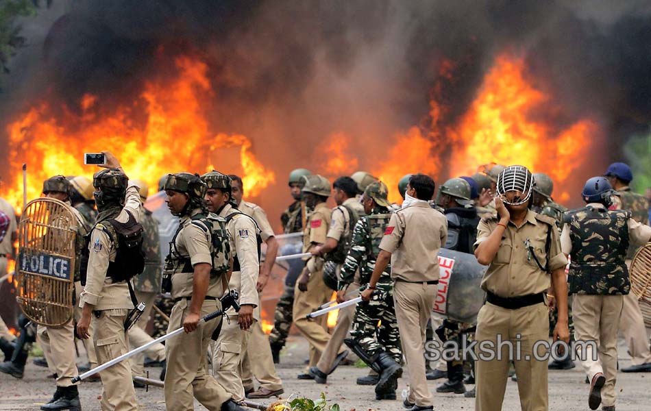 dera followers run riot in haryana punjab towns4