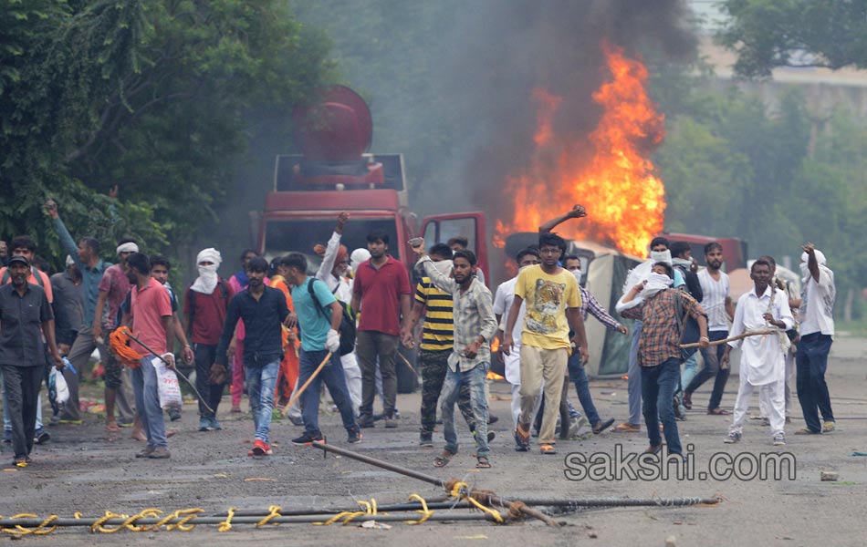 dera followers run riot in haryana punjab towns22