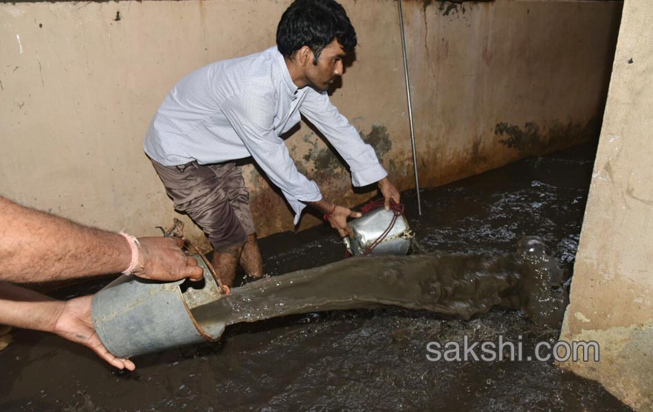 heavy rain hits hyderabad city - Sakshi13