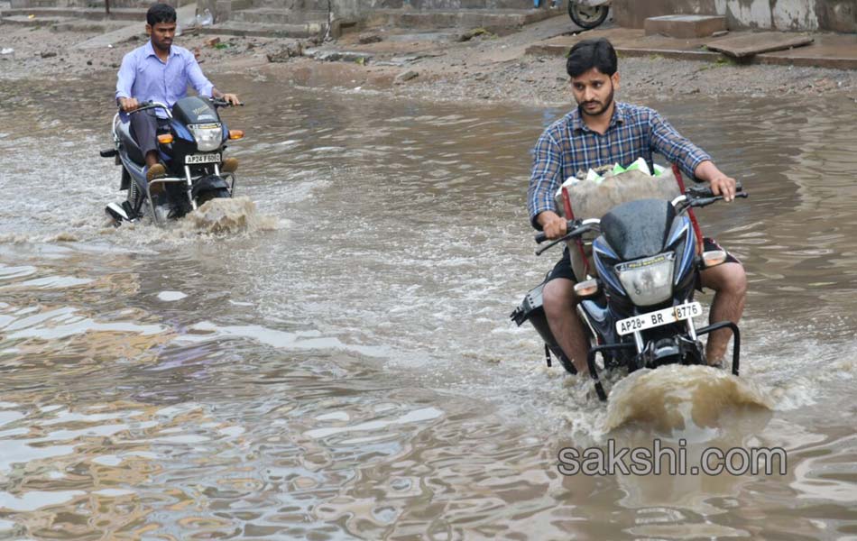 heavy rain hits hyderabad city - Sakshi15