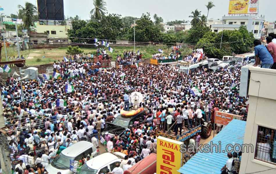 Ys Jagan Road Show in Kakinada - Sakshi9