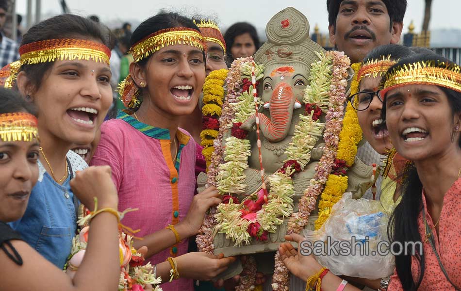 ganesh nimajjanam in hyderabad - Sakshi1