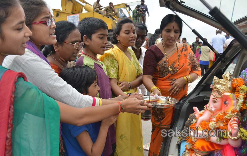 ganesh nimajjanam in hyderabad - Sakshi7