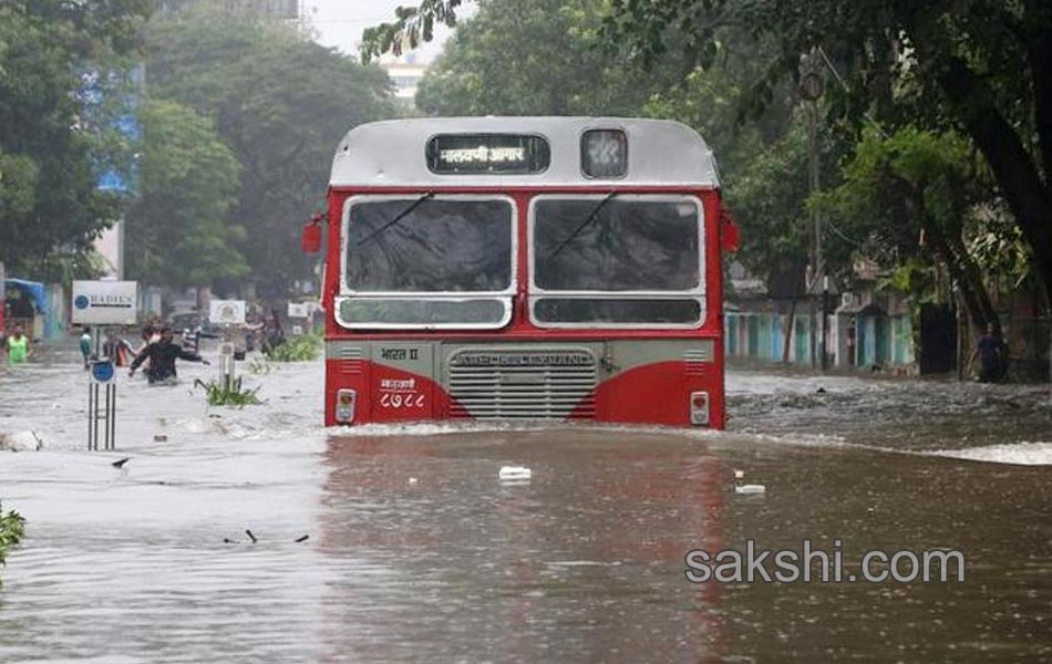 Heavy rains lash Mumbai9