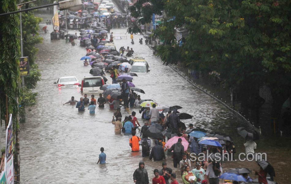 Heavy rains lash Mumbai14