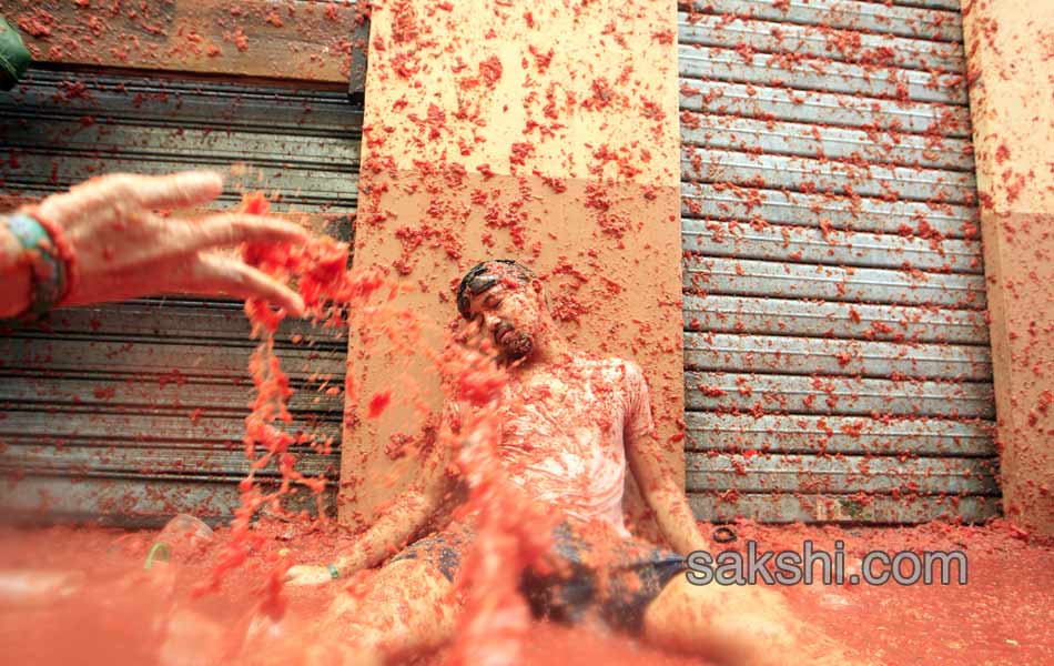 tomatina festival kicks off in spain15