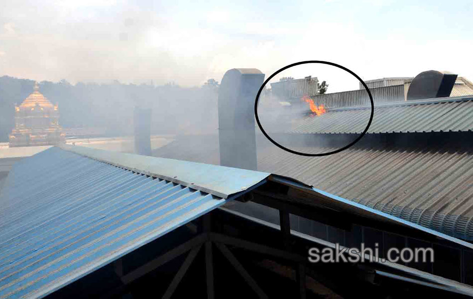 again fire accident while preparing boondi potu at tirumala - Sakshi7