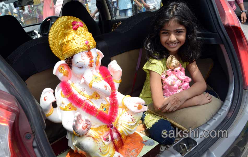 Ganesh immersion festivities in hyderabad3