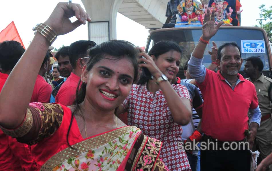 Ganesh immersion festivities in hyderabad17