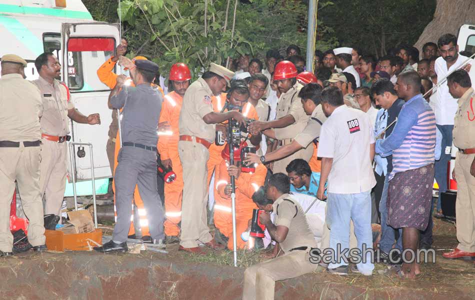 two year kid chandrashekar rescued from borewell - Sakshi3