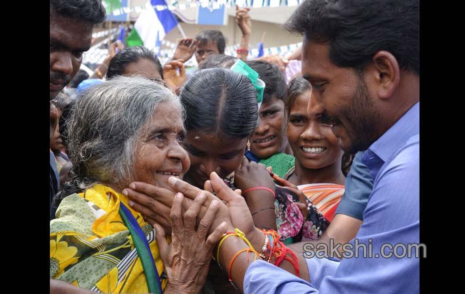 ys jagan mohan reddy road show in nandyal - Sakshi22