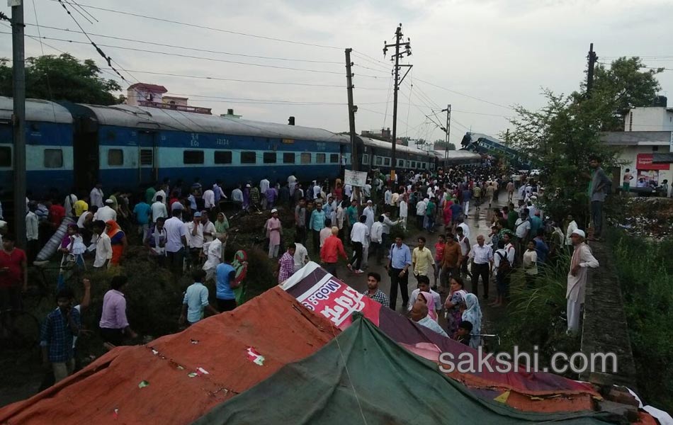 six coaches of utkal express derail in uttar pradesh9