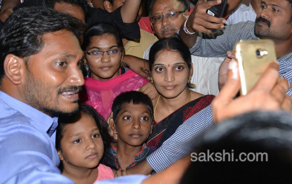 Ys Jagan Roadshow in Nandyal - Sakshi7