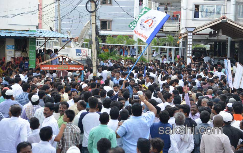 Ys Jagan Roadshow in Nandyal - Sakshi13