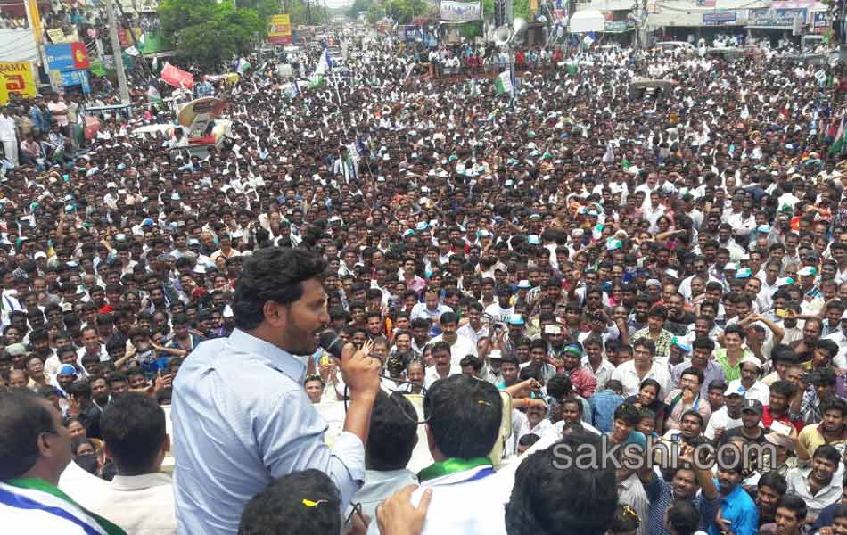 Ys Jagan Road Show in Kakinada - Sakshi1