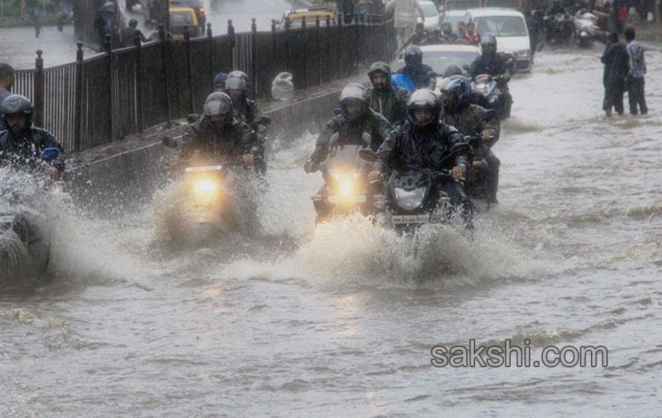 Heavy rains lash Mumbai5