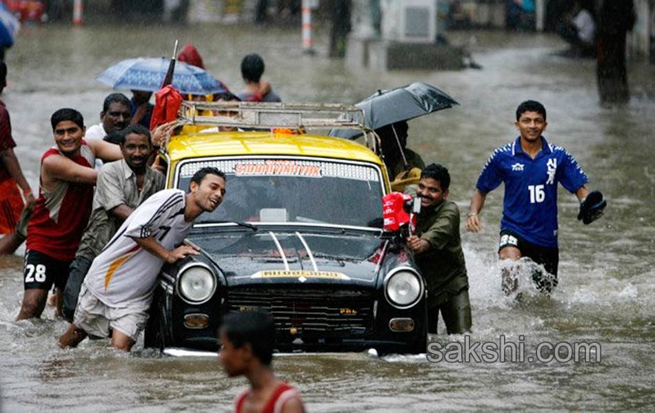 Heavy rains lash Mumbai7