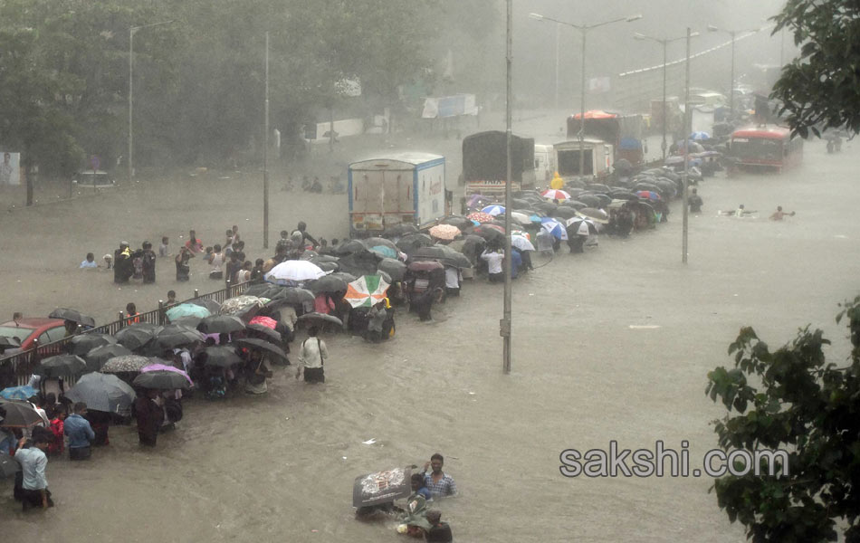 Heavy rains lash Mumbai18