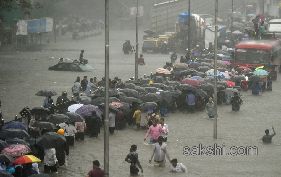 Heavy rains lash Mumbai12