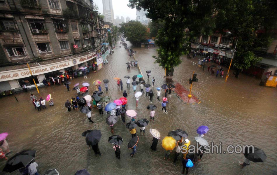 Heavy rains lash Mumbai13