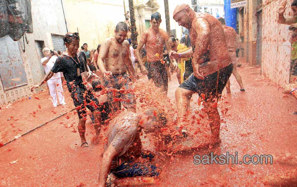 tomatina festival kicks off in spain5