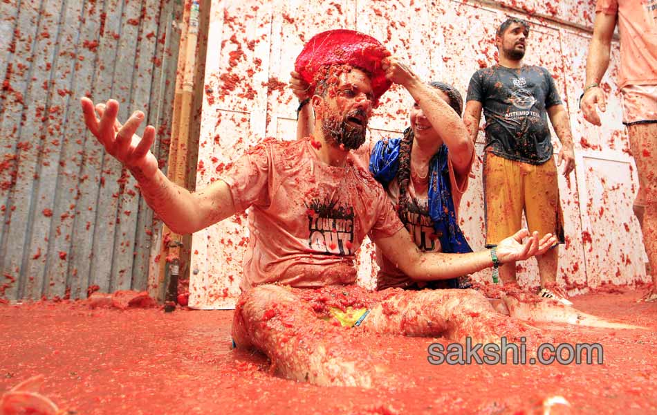 tomatina festival kicks off in spain12