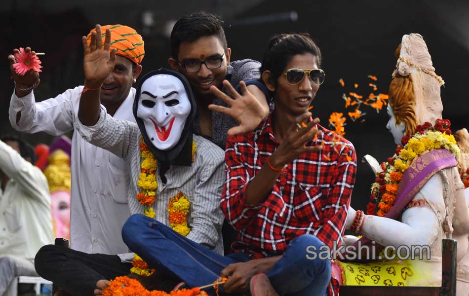 Ganesh immersion festivities in hyderabad11