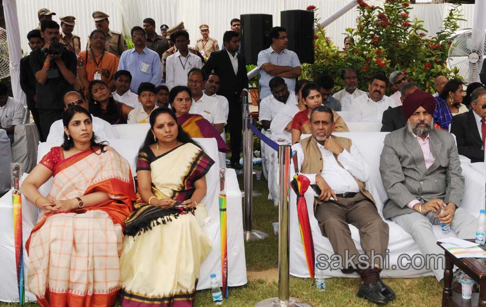 CM KCR unfurls national flag at Golconda Fort - Sakshi13