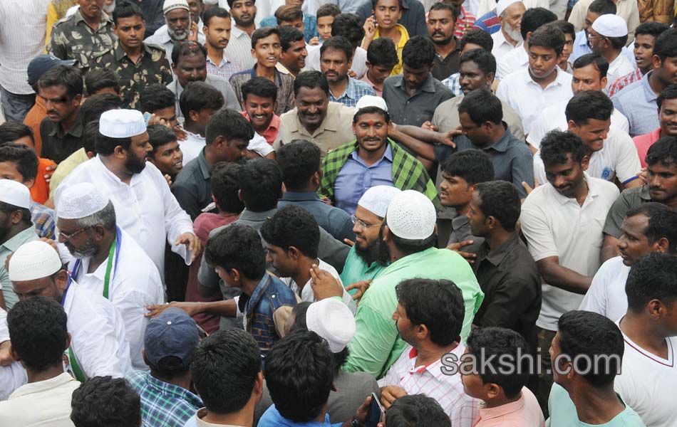 ys jagan mohan reddy road show in nandyal - Sakshi20