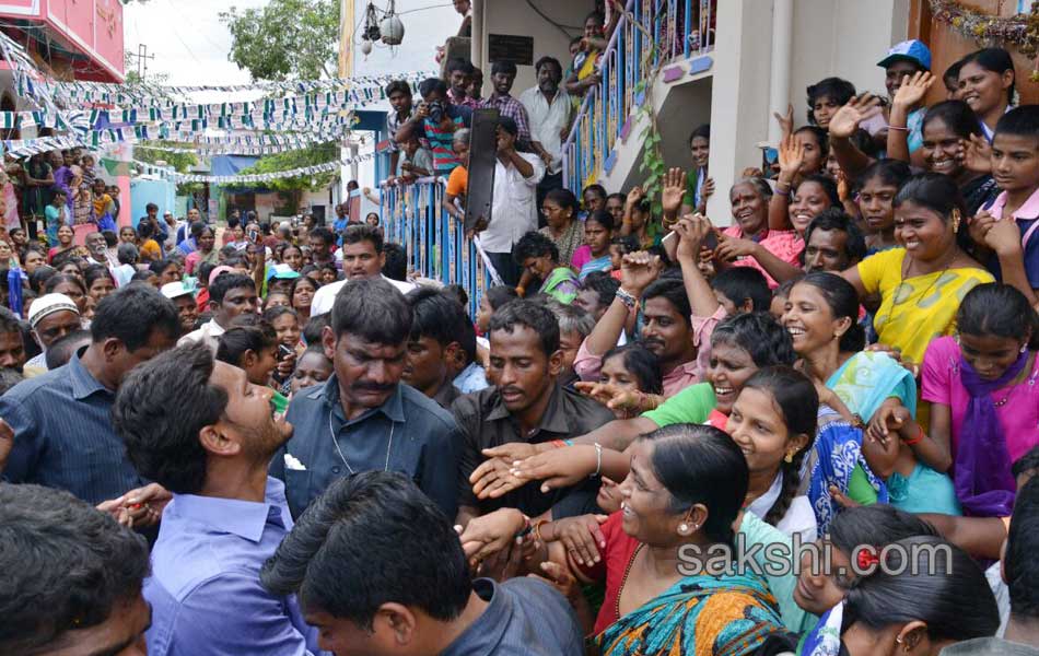 ys jagan mohan reddy road show in nandyal - Sakshi21