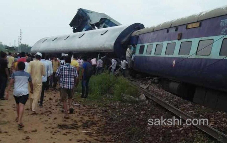 six coaches of utkal express derail in uttar pradesh3