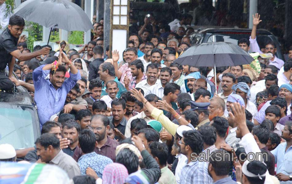 Ys Jagan Roadshow in Nandyal - Sakshi10