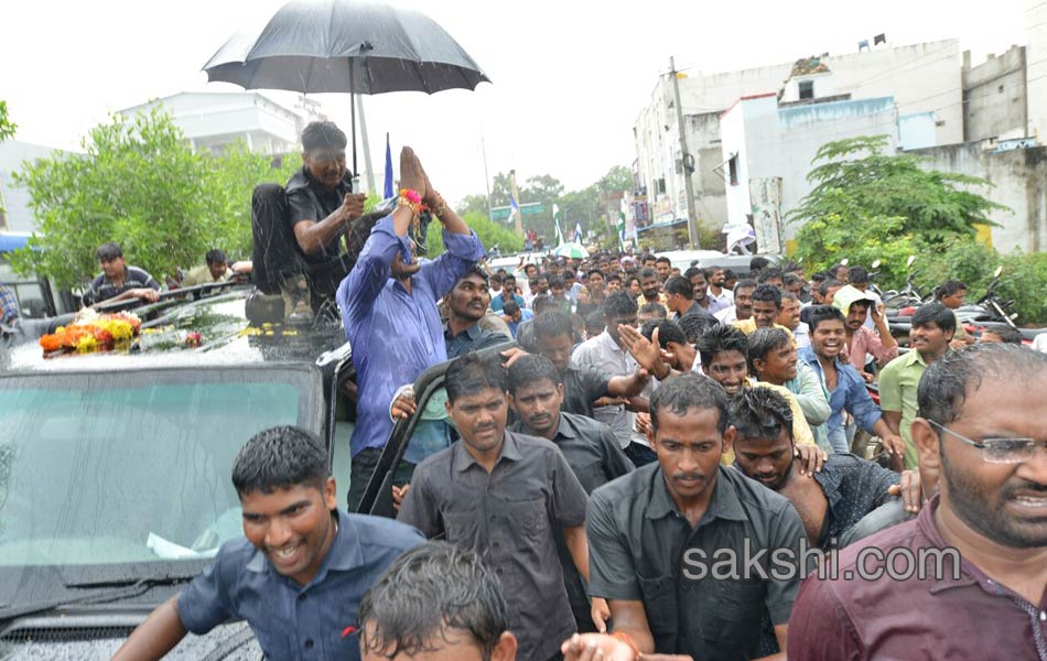 Ys Jagan Roadshow in Nandyal - Sakshi17