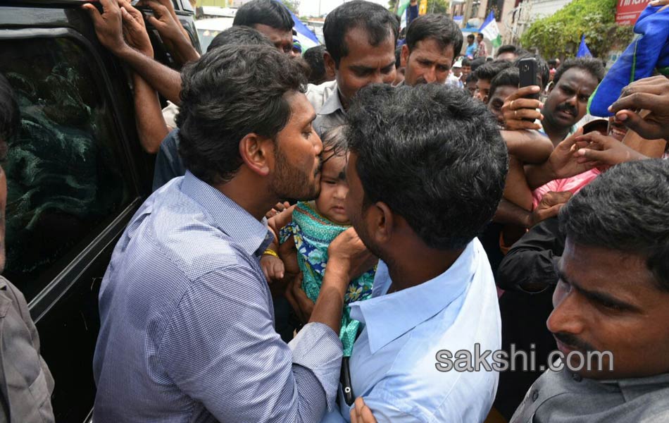 Ys Jagan Road Show in Kakinada - Sakshi6