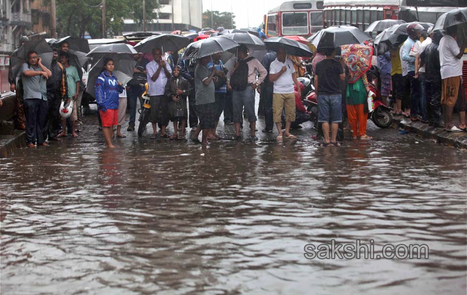 Heavy rains lash Mumbai10