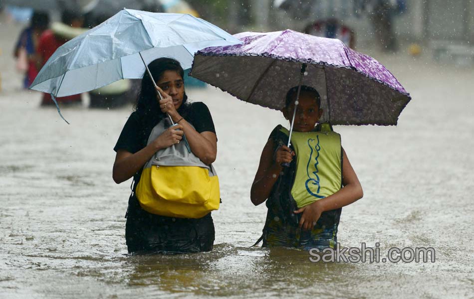 Heavy rains lash Mumbai22