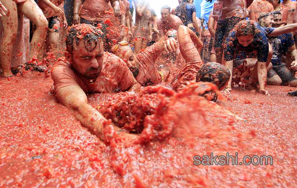 tomatina festival kicks off in spain13