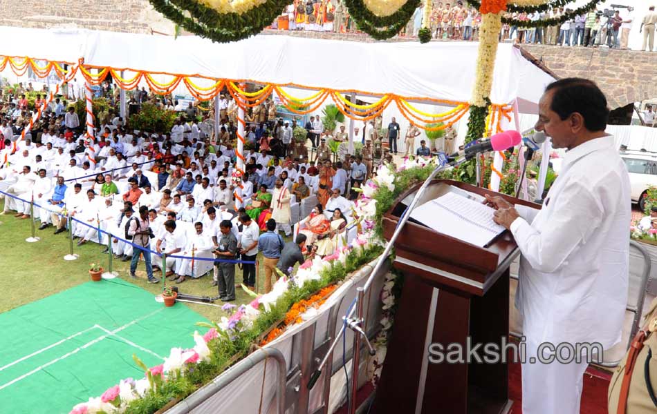 CM KCR unfurls national flag at Golconda Fort - Sakshi10