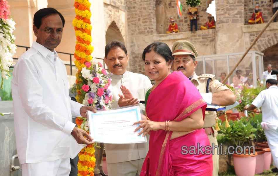 CM KCR unfurls national flag at Golconda Fort - Sakshi12