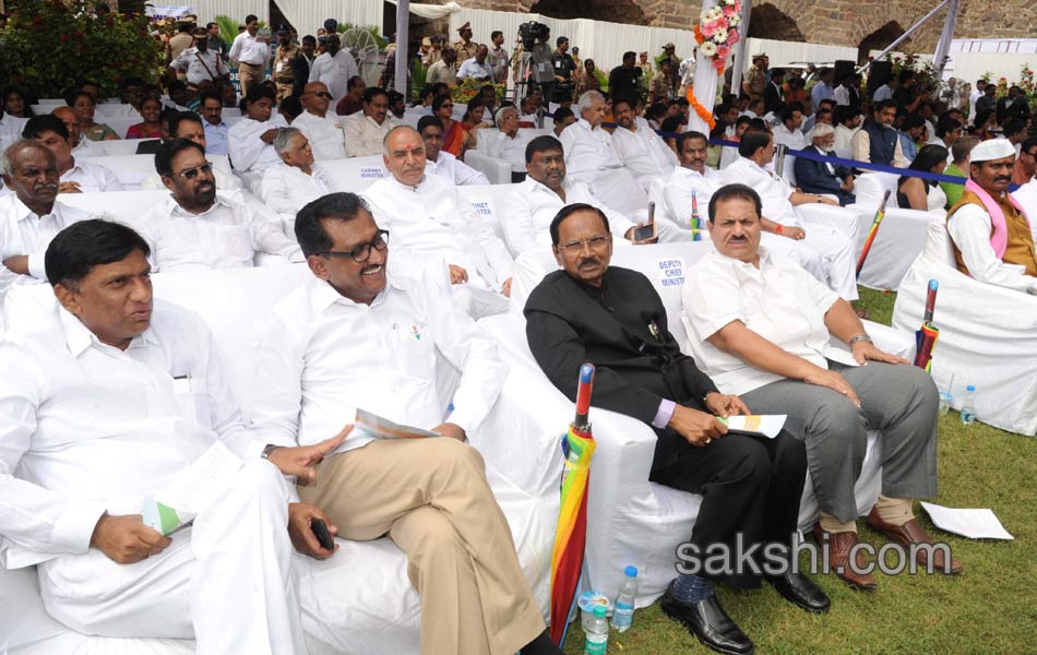 CM KCR unfurls national flag at Golconda Fort - Sakshi15