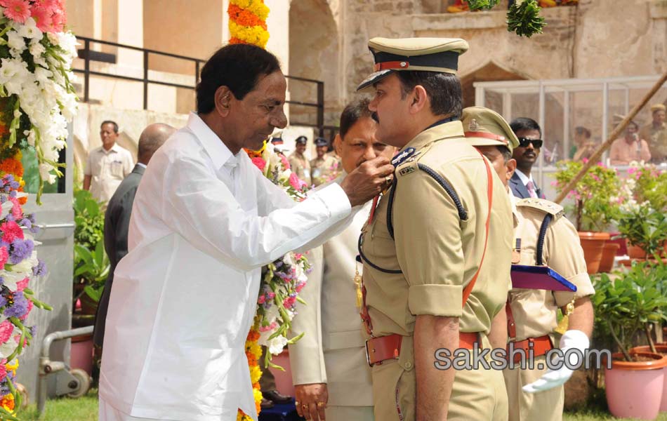 CM KCR unfurls national flag at Golconda Fort - Sakshi16