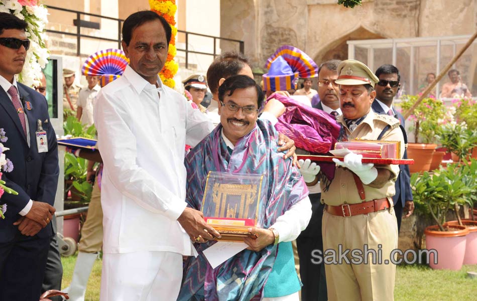 CM KCR unfurls national flag at Golconda Fort - Sakshi17