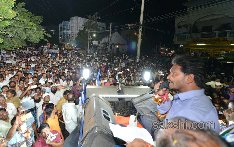 ys jagan mohan reddy road show in nandyal - Sakshi24